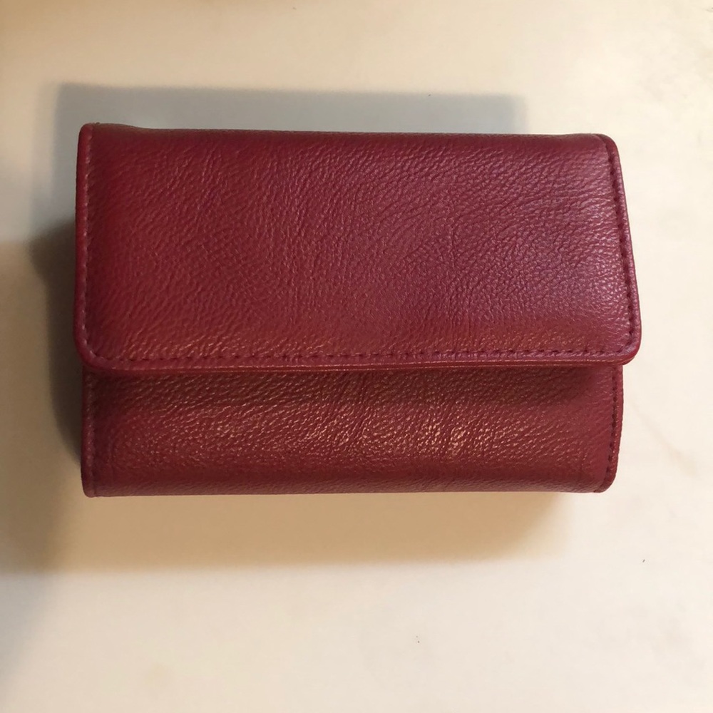 Red trifold women’s wallet